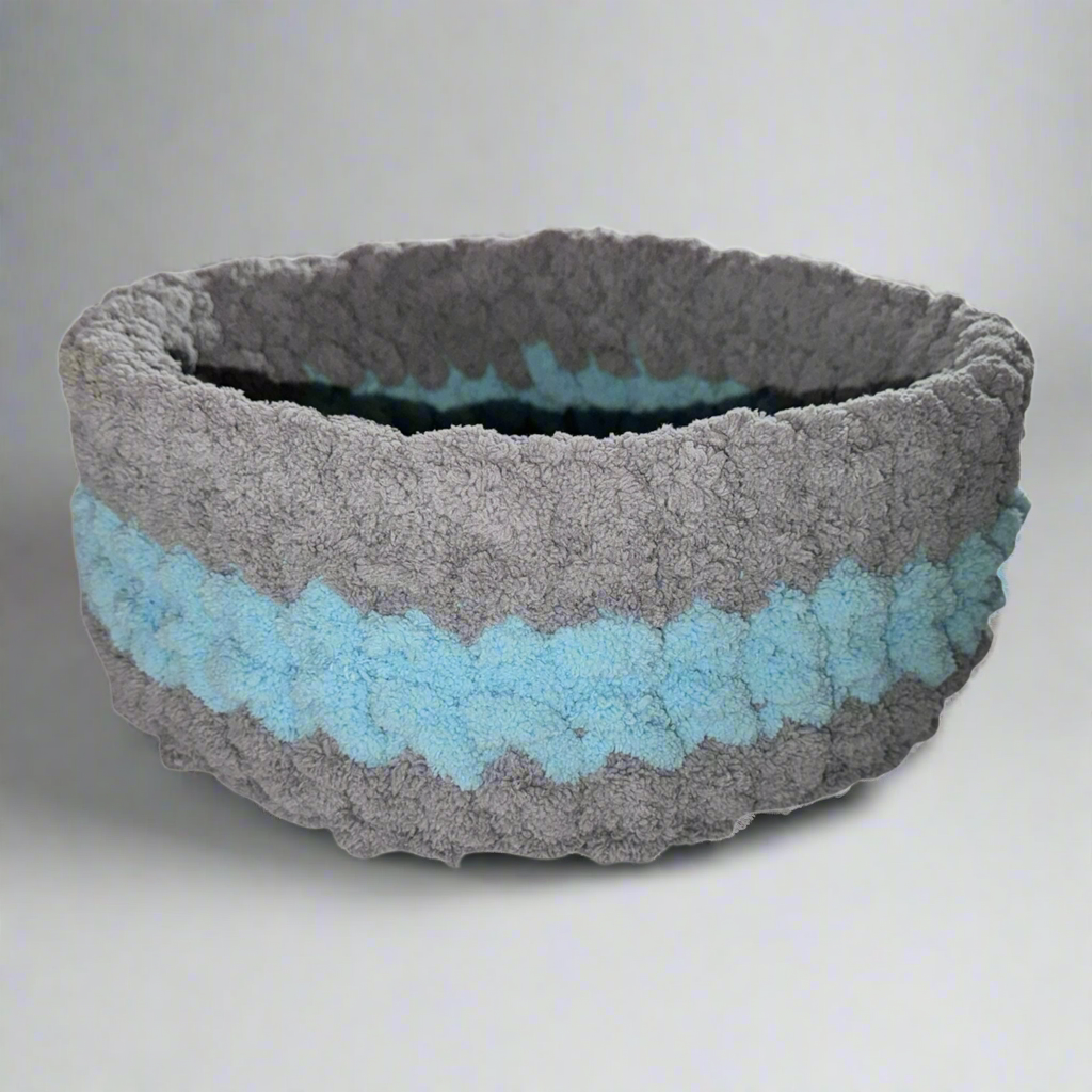 Handmade Tight-Knit Chunky Round Small Pet Bed