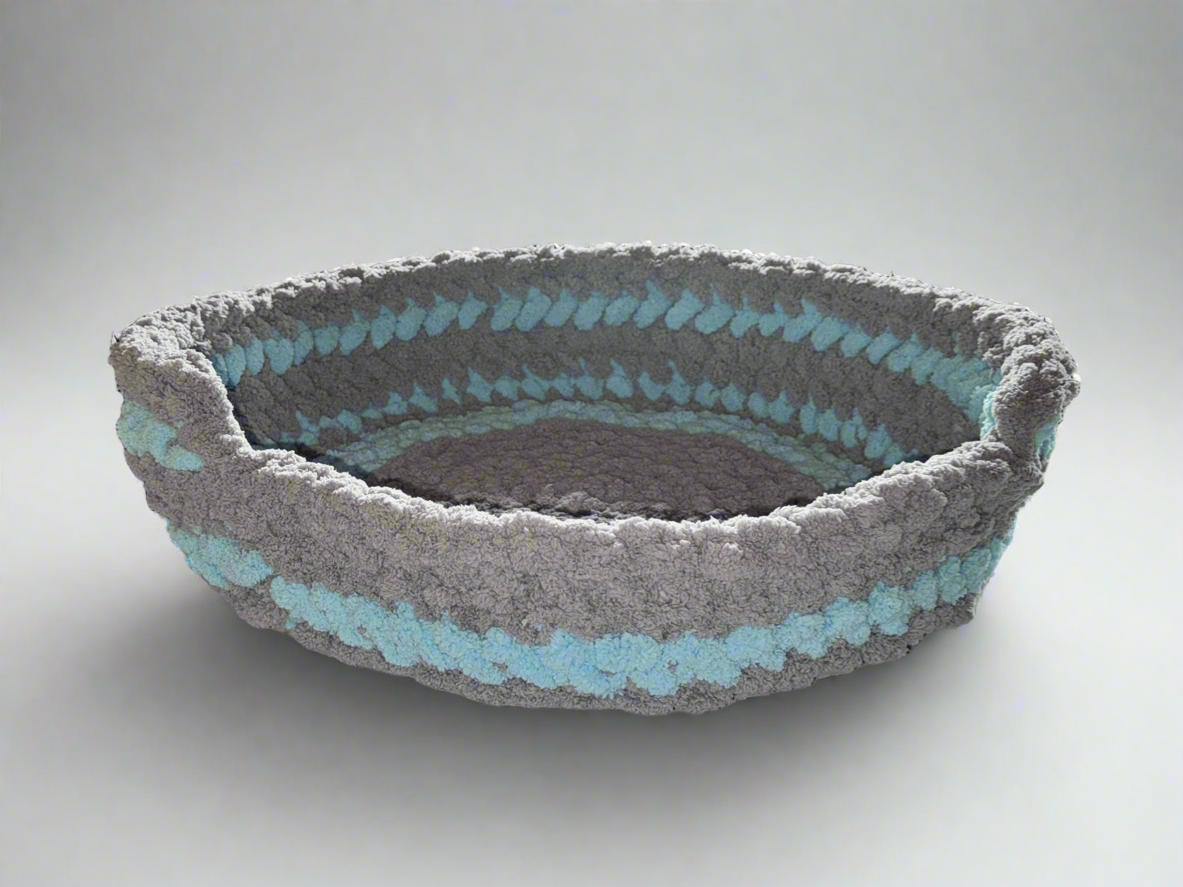 Handmade Tight-Knit Chunky Round Large Pet Bed