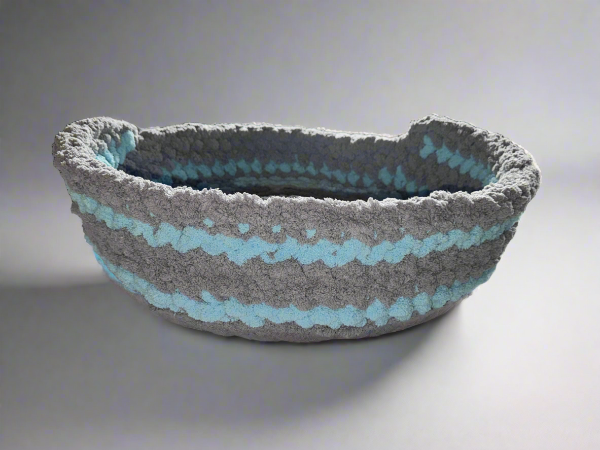 Handmade Tight-Knit Chunky Round Large Pet Bed