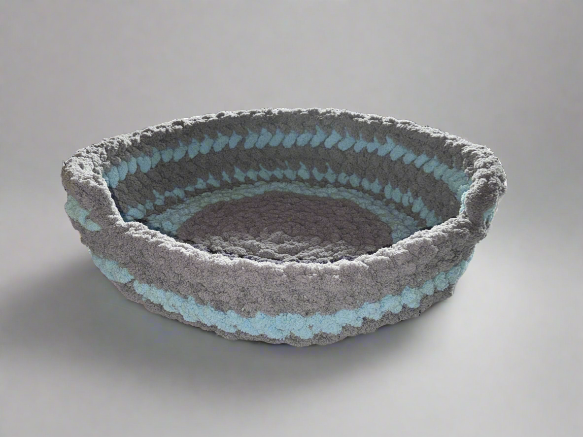 Handmade Tight-Knit Chunky Round Large Pet Bed