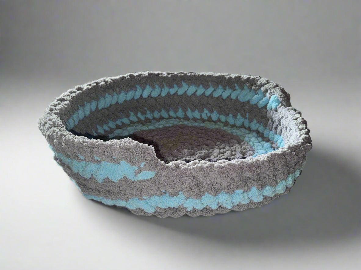 Handmade Tight-Knit Chunky Round Large Pet Bed