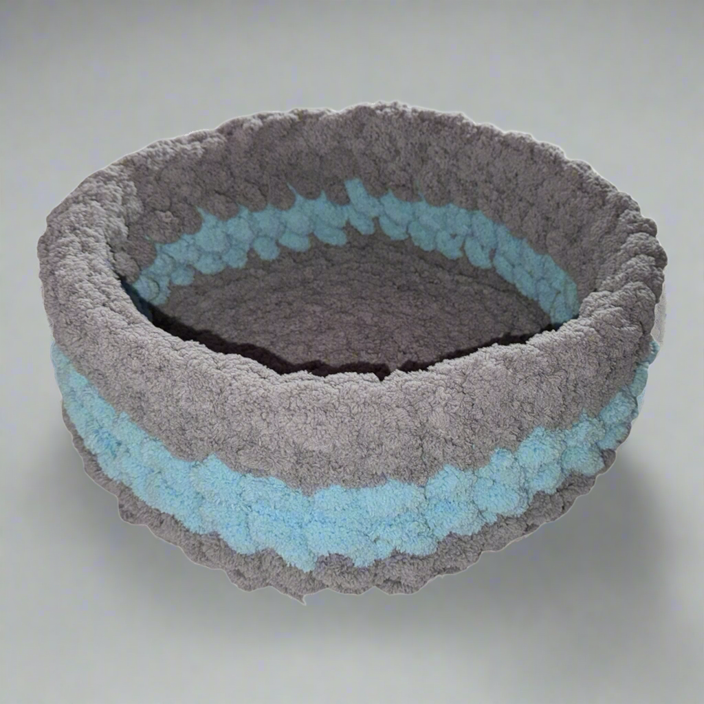 Handmade Tight-Knit Chunky Round Small Pet Bed