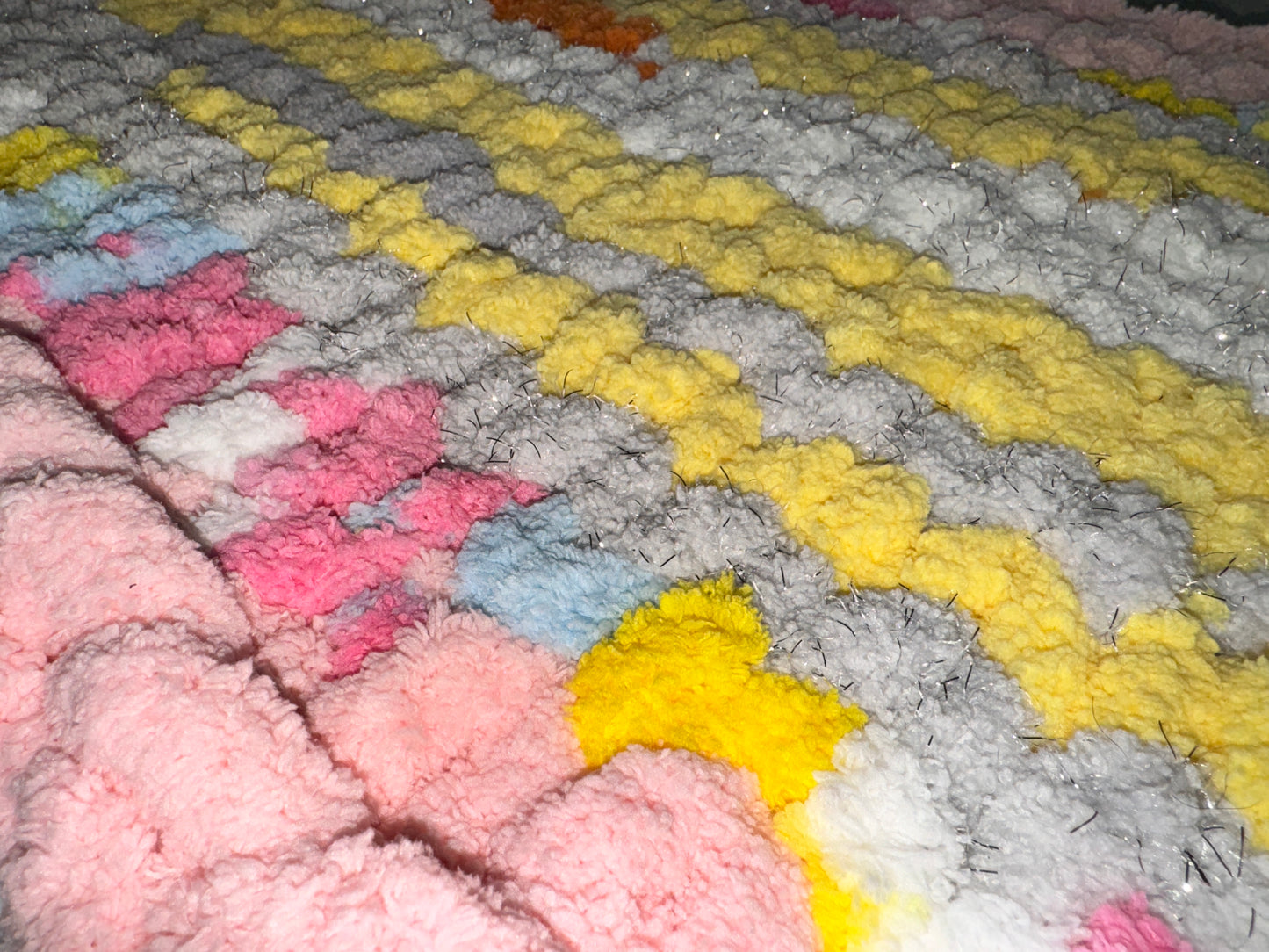 Handmade Multi Color 20" x 17" Tight-Knit Chunky Pet Bed