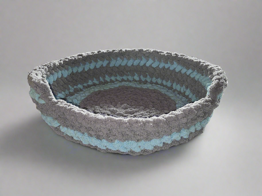 Handmade Tight-Knit Chunky Round Large Pet Bed