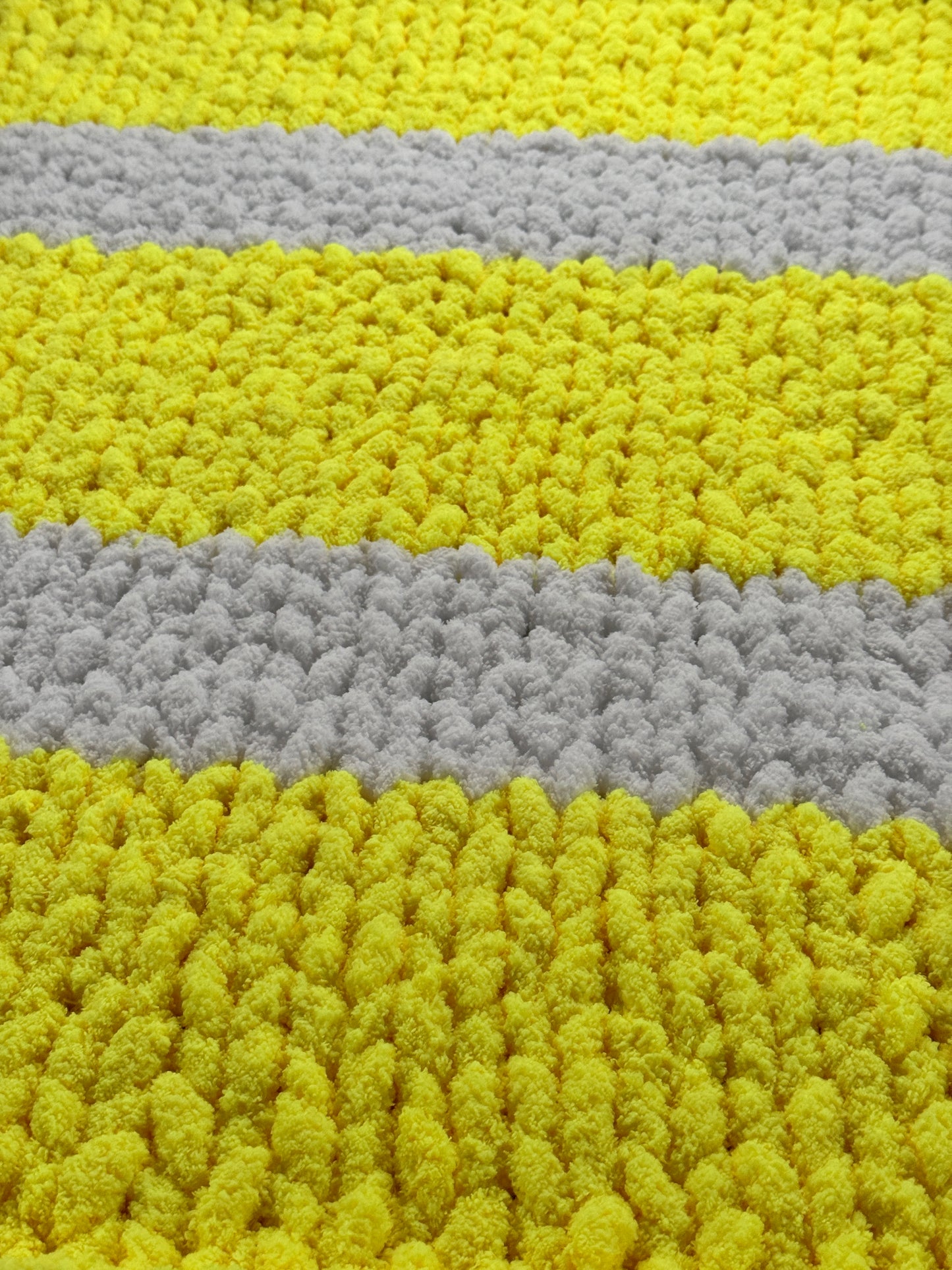 Handmade Yellow & White 32" x 39" Tight-Knit Chunky Baby Blanket