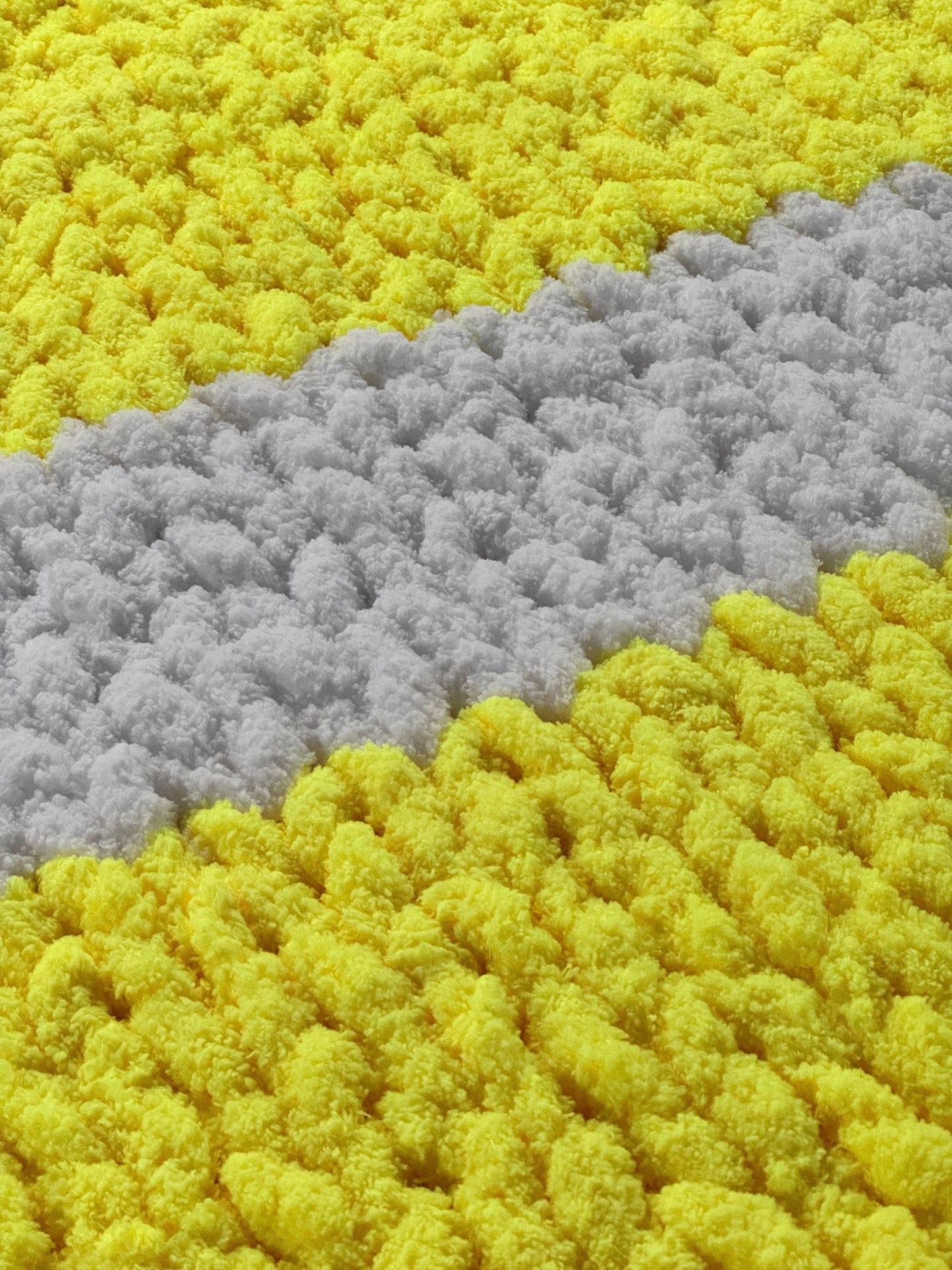 Handmade Yellow & White 32" x 39" Tight-Knit Chunky Baby Blanket