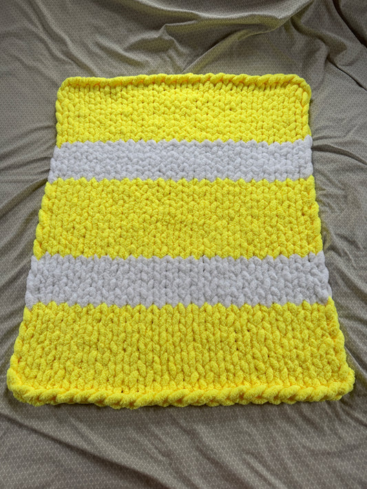 Handmade Yellow & White 32" x 39" Tight-Knit Chunky Baby Blanket